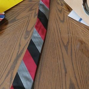 A classy tie red black and silver